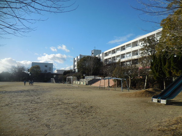 箕面市外院３丁目の土地(箕面市立萱野東小学校)