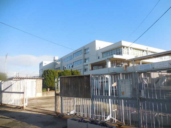 箕面市外院３丁目の土地(箕面市立第四中学校)