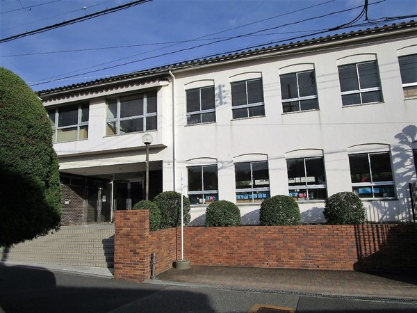 箕面市桜3丁目の中古一戸建て(箕面桜ケ丘幼稚園)
