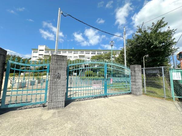 川西市美園町の中古一戸建て(川西市立川西中学校)