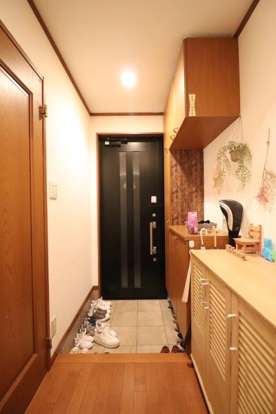 東大阪市楠根3丁目の中古一戸建て(玄関)