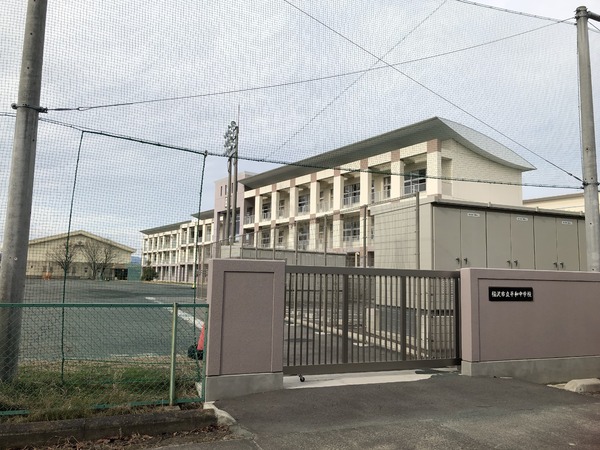 稲沢市平和町西光坊海道東の中古一戸建て(稲沢市立平和中学校)