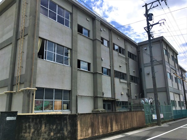 一宮市木曽川町黒田字南新開の土地(一宮市立木曽川中学校)