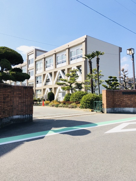 一宮市千秋町穂積塚本字郷内の土地(一宮市立千秋小学校)