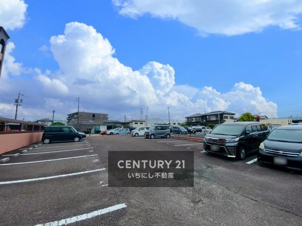再生住宅「エミナス」・スペクトル三ツ井(駐車場)