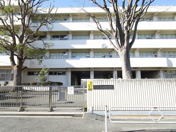 野庭団地607-2号棟(横浜市立丸山台中学校)