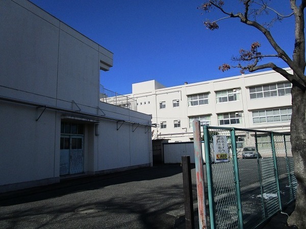 横浜市泉区和泉中央北2丁目の土地(横浜市立中和田中学校)