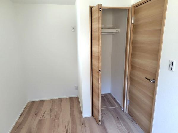 汲沢8丁目全2棟/A号棟