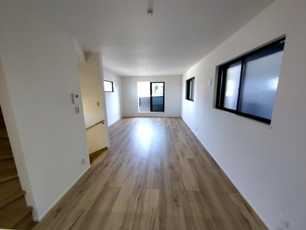 汲沢8丁目全2棟/B号棟