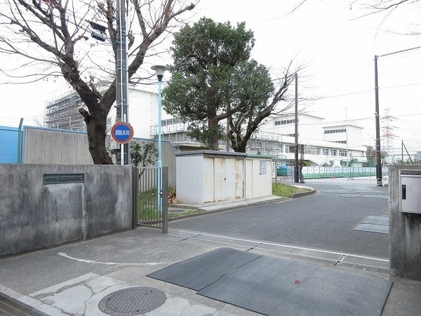 横浜市泉区上飯田町の新築一戸建(横浜市立上飯田中学校)