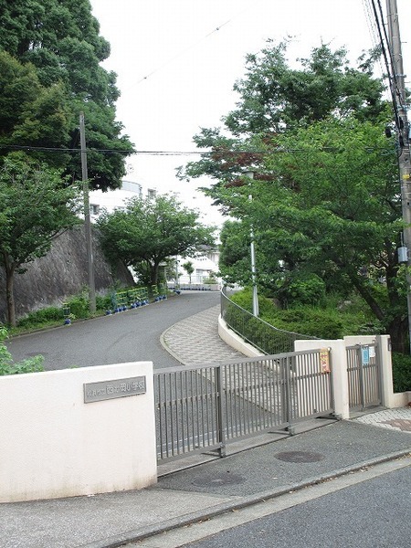 横浜市泉区白百合３丁目の中古一戸建て(横浜市立西が岡小学校)