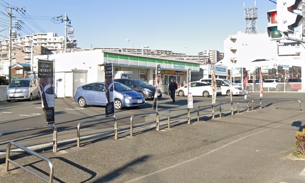 ライオンズヒルズ本郷台伍番館(ファミリーマート鍛冶ヶ谷二丁目店)