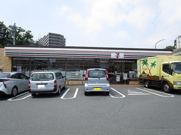 クイーンズガーデンサウスコートレジデンス(セブンイレブン横浜日野2丁目店)