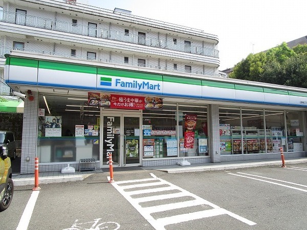 港南台パークホームズ(ファミリーマート日野南三丁目店)