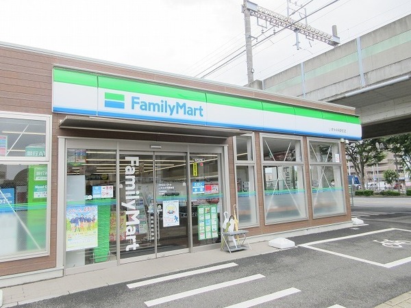 横浜市泉区和泉中央北５丁目の新築一戸建(ファミリーマートいずみ中央駅前店)