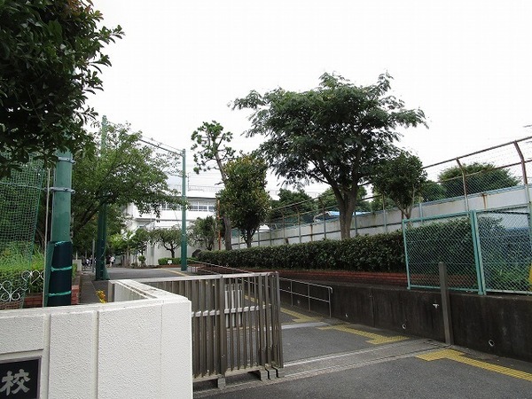 港南台せきれい団地２号棟(横浜市立日野南中学校)
