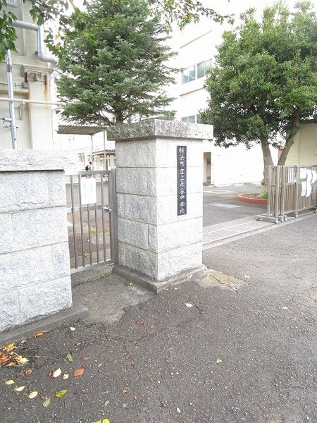 横浜市港南区下永谷５丁目の中古一戸建て(横浜市立上永谷中学校)