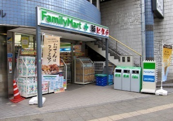 ステーションポートタワー(ファミリーマート+薬ヒグチ日暮里店)