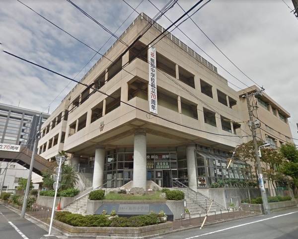 入谷2丁目店舗(台東区立駒形中学校)