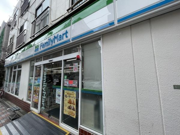 西日暮里ローヤルコーポ(ファミリーマート新三河島駅前店)
