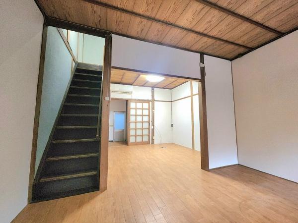 寝屋川市日新町の中古テラスハウス