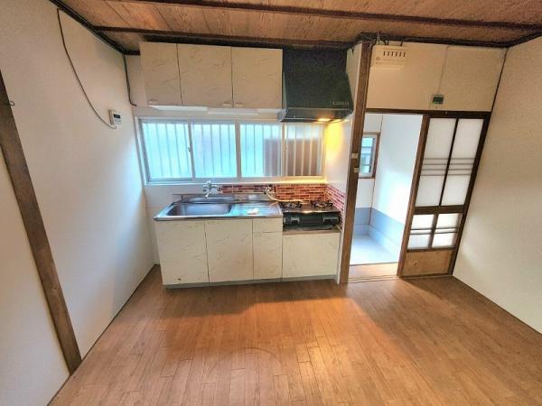 寝屋川市日新町の中古テラスハウス