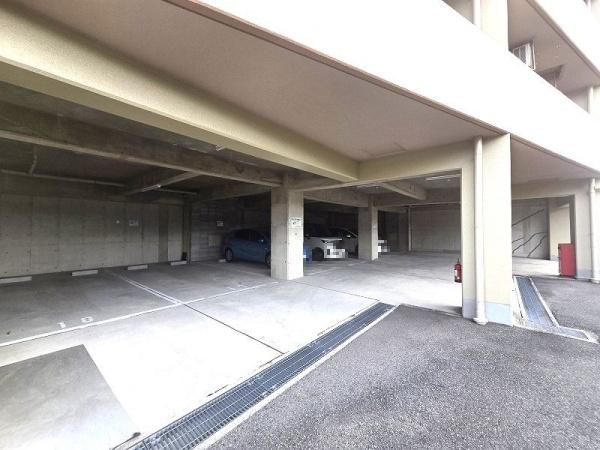 シーガルパレス神戸山の手(駐車場)