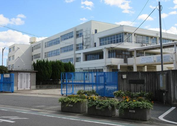 箕面市石丸2丁目の新築一戸建(箕面市立第四中学校)