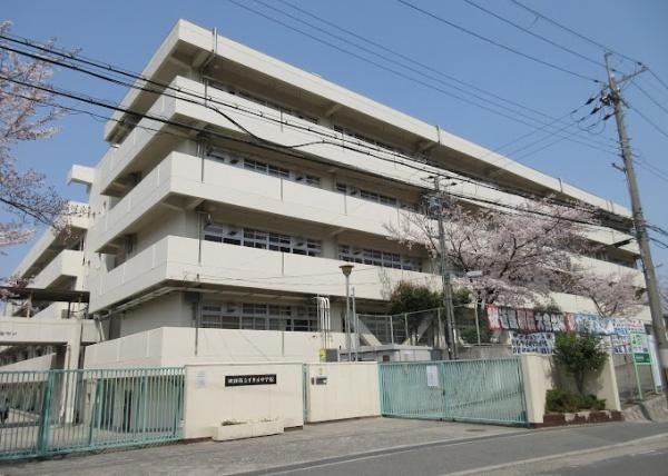 ガーデンパレス吹田千里丘Airy(吹田市立千里丘中学校)