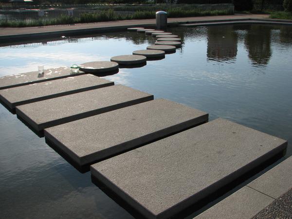 エイジングコート千里丘(市場池公園)