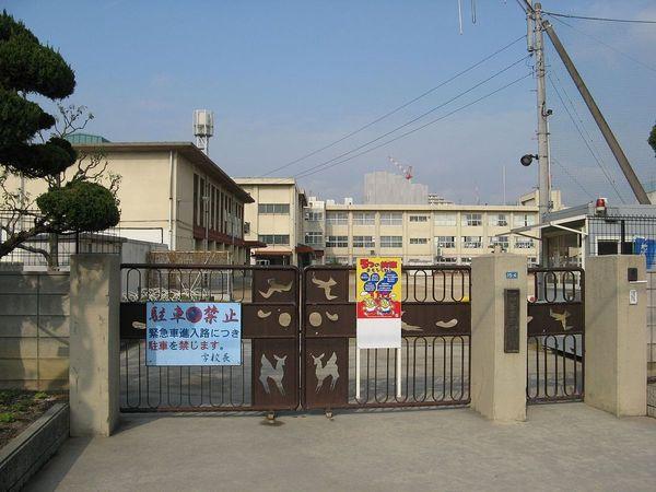 エイジングコート千里丘(摂津市立千里丘小学校)