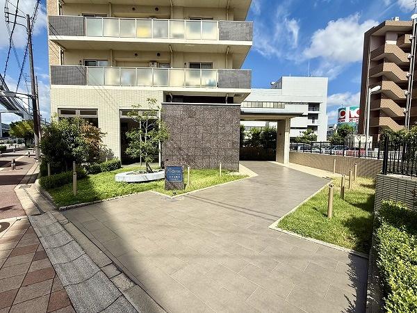 プレサンスロジェ南摂津駅前