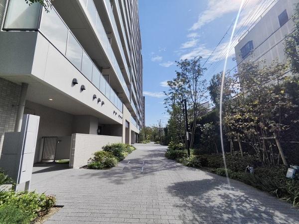 ローレルスクエアOSAKALINK