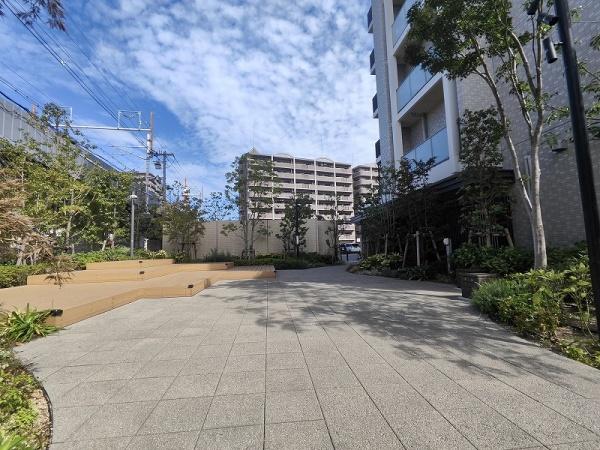 ローレルスクエアOSAKALINK