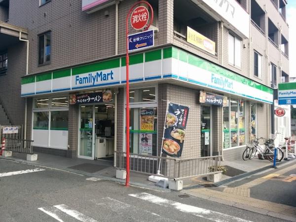 プラネ吹田山手町アーバンビュー(ファミリーマート豊津駅前店)