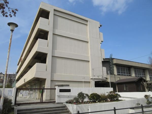 吹田市山手町１丁目の中古一戸建て(吹田市立山手小学校)