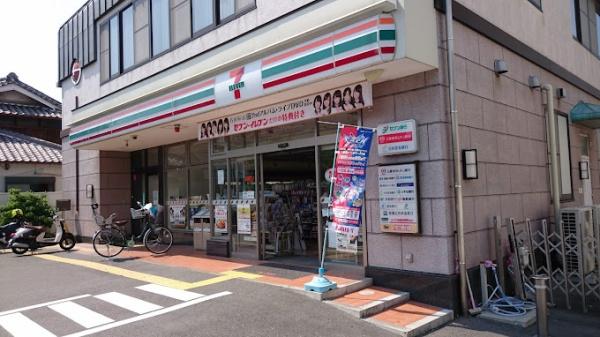 アーバニス千里丘プラティーク(セブンイレブン摂津千里丘東1丁目店)