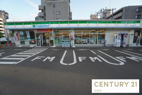 ネオハイツ泉中央(ファミリーマート泉中央駅前店)