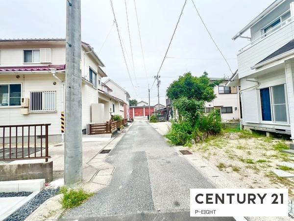瀬戸市塩草町の新築一戸建(前面道路含む現地写真)