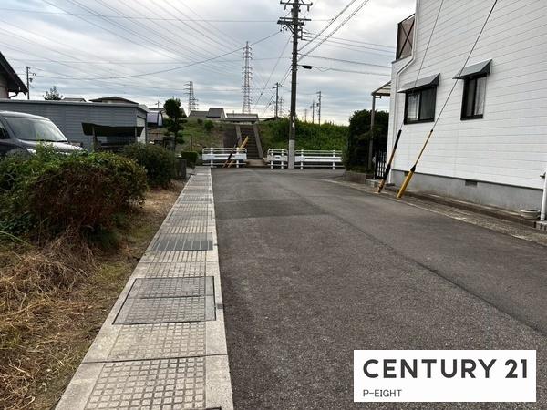 春日井市穴橋町3丁目の新築一戸建(前面道路含む現地写真)