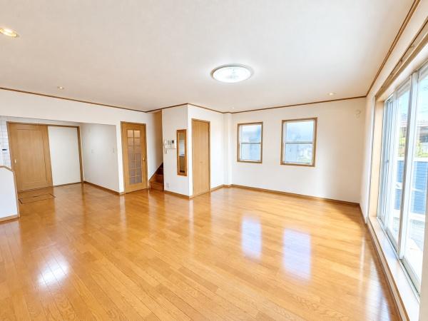 知多市巽が丘　シャッターガレージ2台　中古戸建