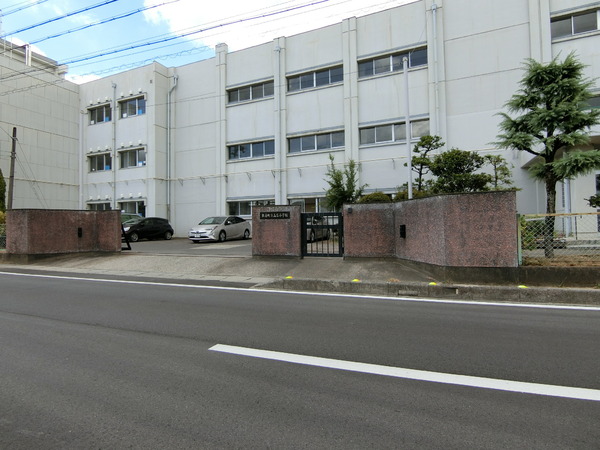 丹羽郡扶桑町大字南山名字岩石の土地(扶桑町立山名小学校)