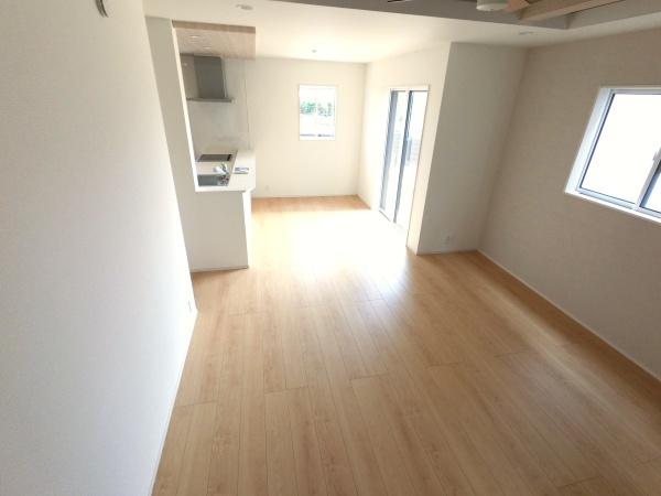 ブルーミングガーデン江南市村久野町寺東 1号棟(リビング)
