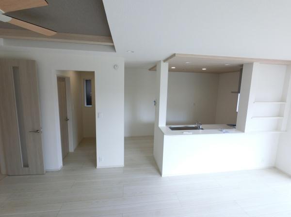 ブルーミングガーデン江南市村久野町寺東 2号棟(リビング)