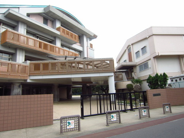 土浦市木田余東台3丁目の土地(土浦市立真鍋小学校)