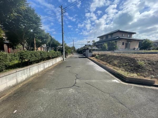 龍ケ崎市松葉4丁目の土地(前面道路含む現地写真)