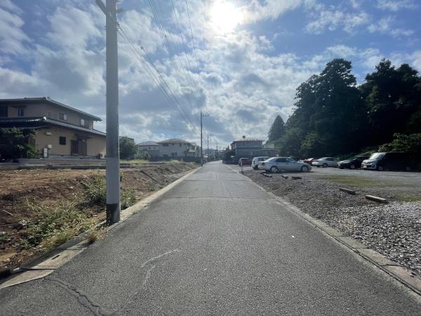 龍ケ崎市松葉4丁目の土地(前面道路含む現地写真)
