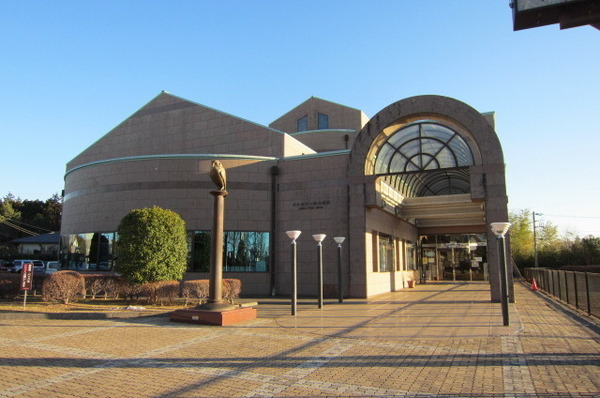 牛久市岡見町の土地(牛久市立中央図書館)