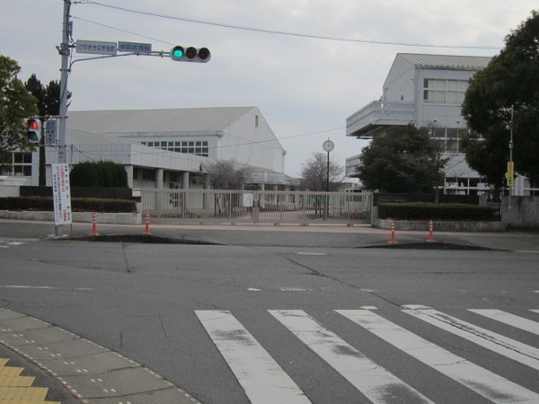 守谷市松ケ丘７丁目の土地(守谷市立けやき台中学校)