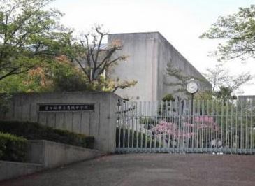青葉の森公園通り13号棟(千葉市立葛城中学校)